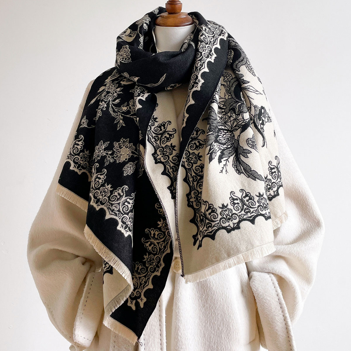 Cashmere Scarf - Syal Wanita Imitasi Kasmir Berumbai Tebal